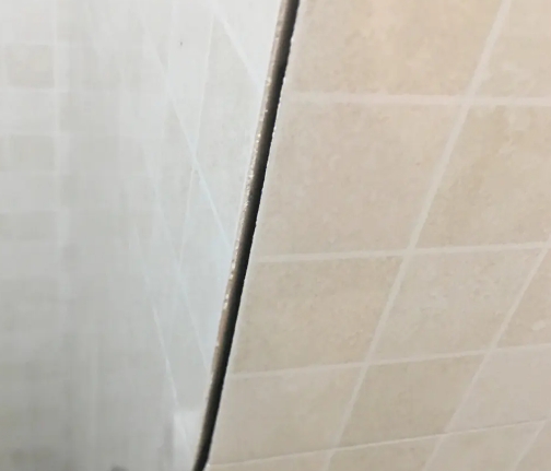 菏泽市瓷砖空鼓维修公司分享阳台瓷砖脱落的修复过程可以分为以下几个步骤