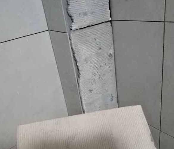菏泽市瓷砖空鼓维修公司分享下厨房瓷砖脱落的补救措施。